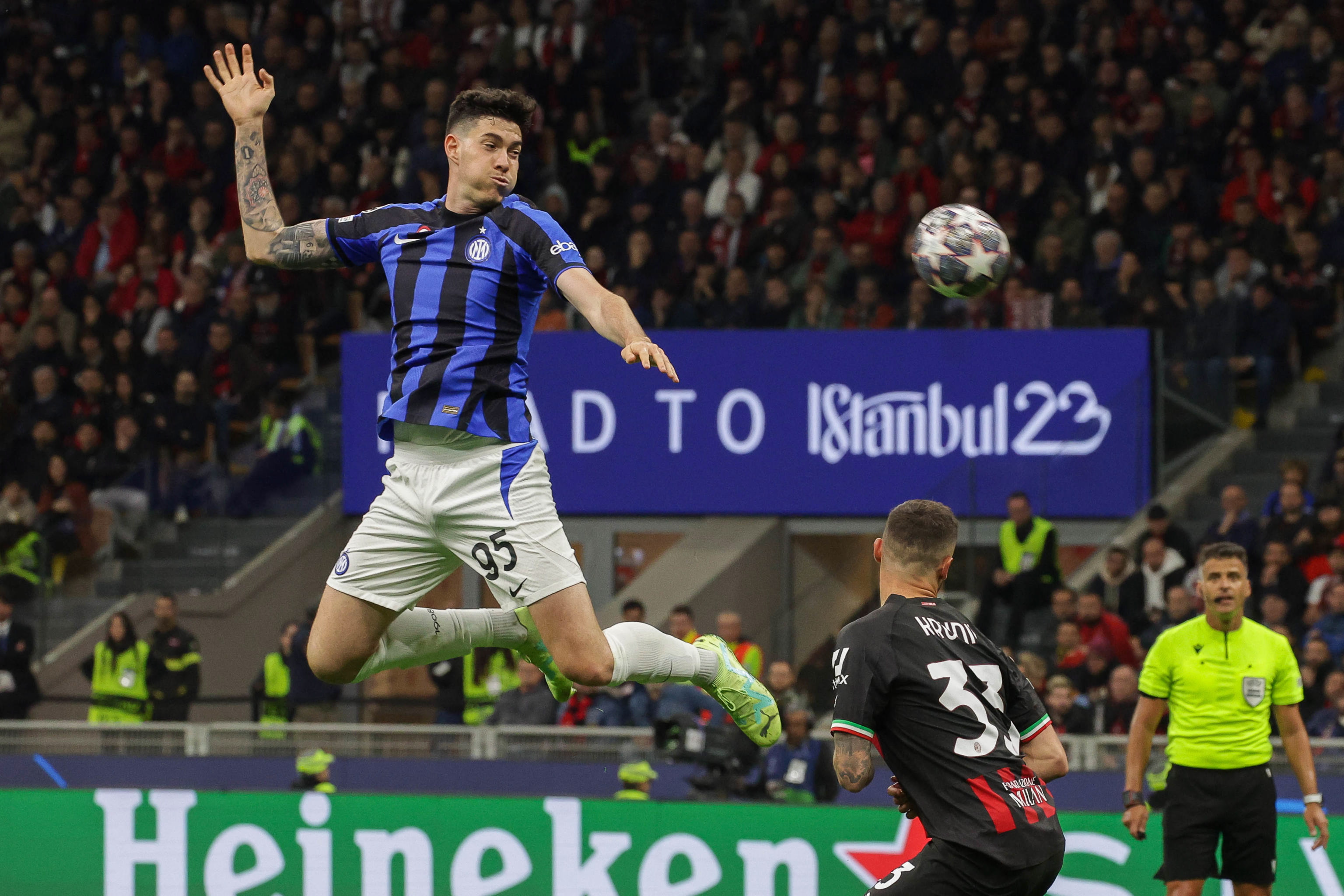 足球——欧冠联赛:国际米兰胜ac米兰(2)