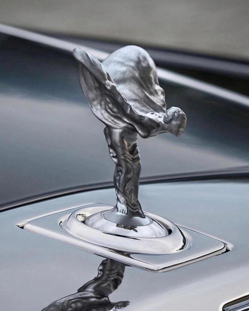 劳斯莱斯新款库里南引擎盖上面的飞天女神车标