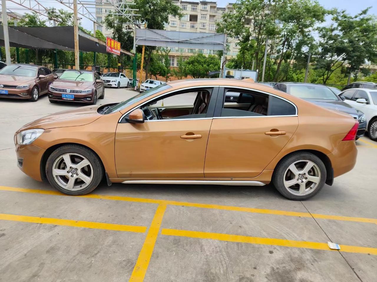 沃尔沃12年的s60,还是精神抖擞