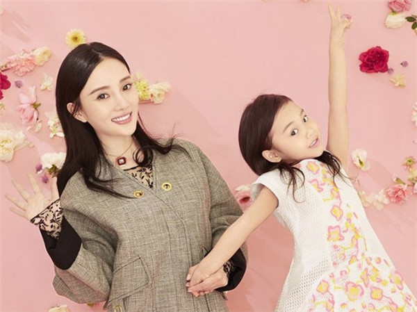 有种"藏得深"叫张馨予女儿,朋友"曝光"孩子长相,难怪不晒娃