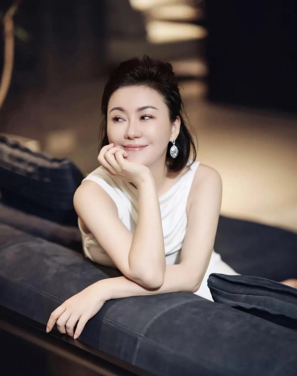 都说40岁的女人有味道,成熟,成功,稳重,珠宝首饰老板,吴小怡