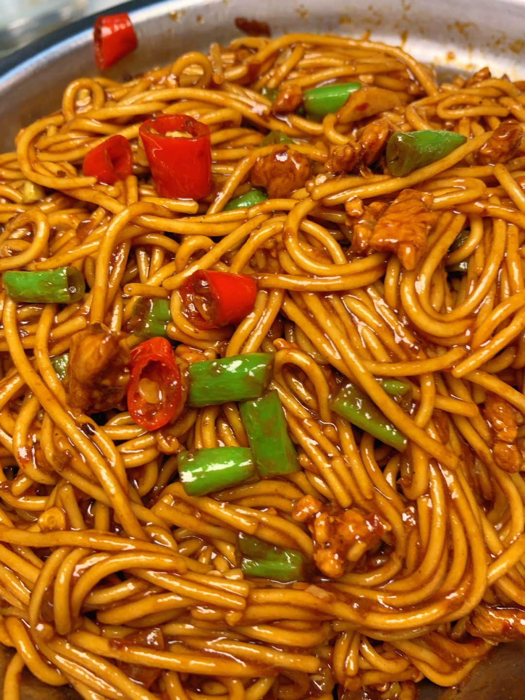 别总是吃火鸡面了,试试肉末豆角拌面,麻辣爽口,面条筋道