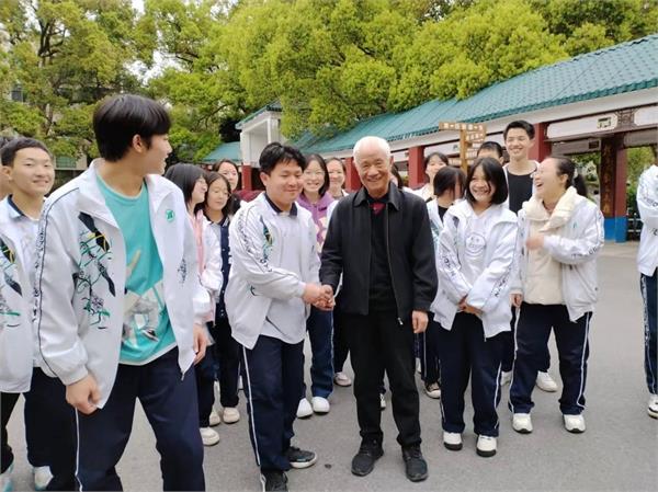清华大学教授杨知行回母校祁阳一中访问