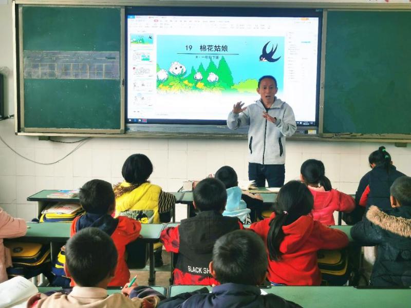 绵阳市花园实验小学赴昭觉开展送教活动