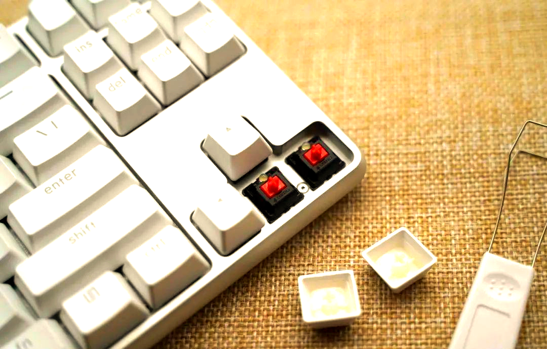 悦米机械键盘 pro:红轴与细节的完美结合