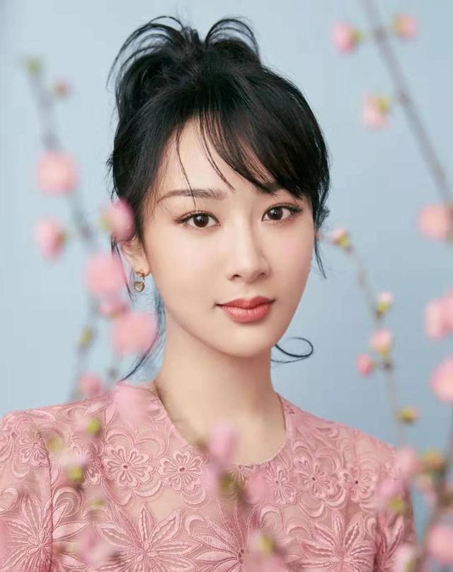 九零后小花杨紫pk古力娜扎,这次杨紫完败