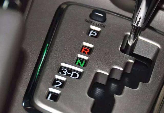 卡罗拉档位前面的3是什么