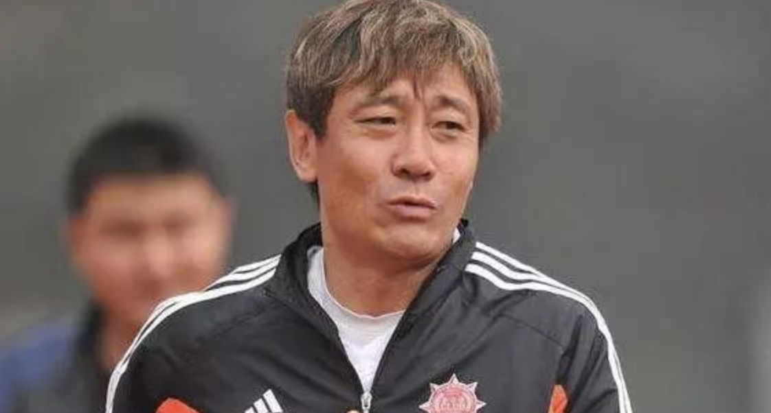 "足坛名将"高峰:让那英未婚生子,离婚17年后他的现状如何