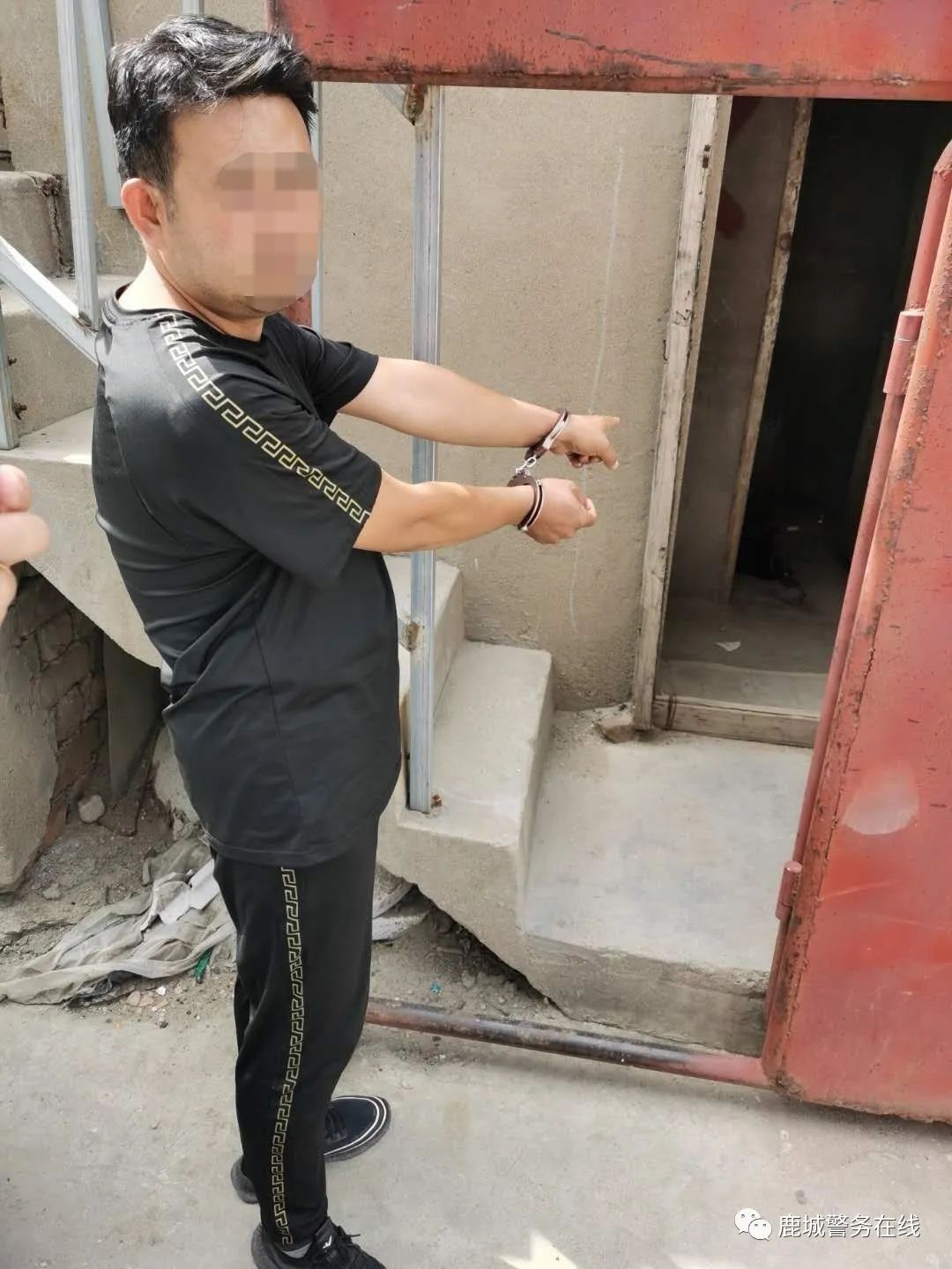 包头一男子当街被刺6刀,心脏被刺破!