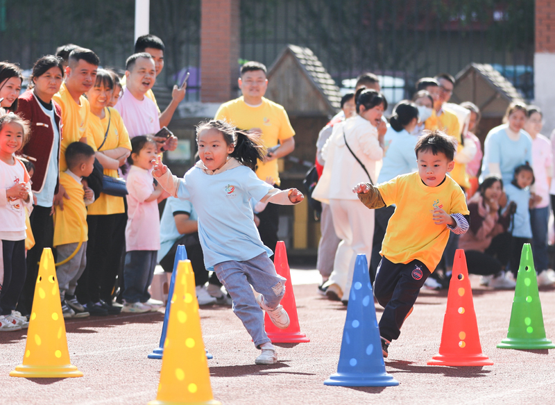 江西上高:趣味运动会精彩纷呈