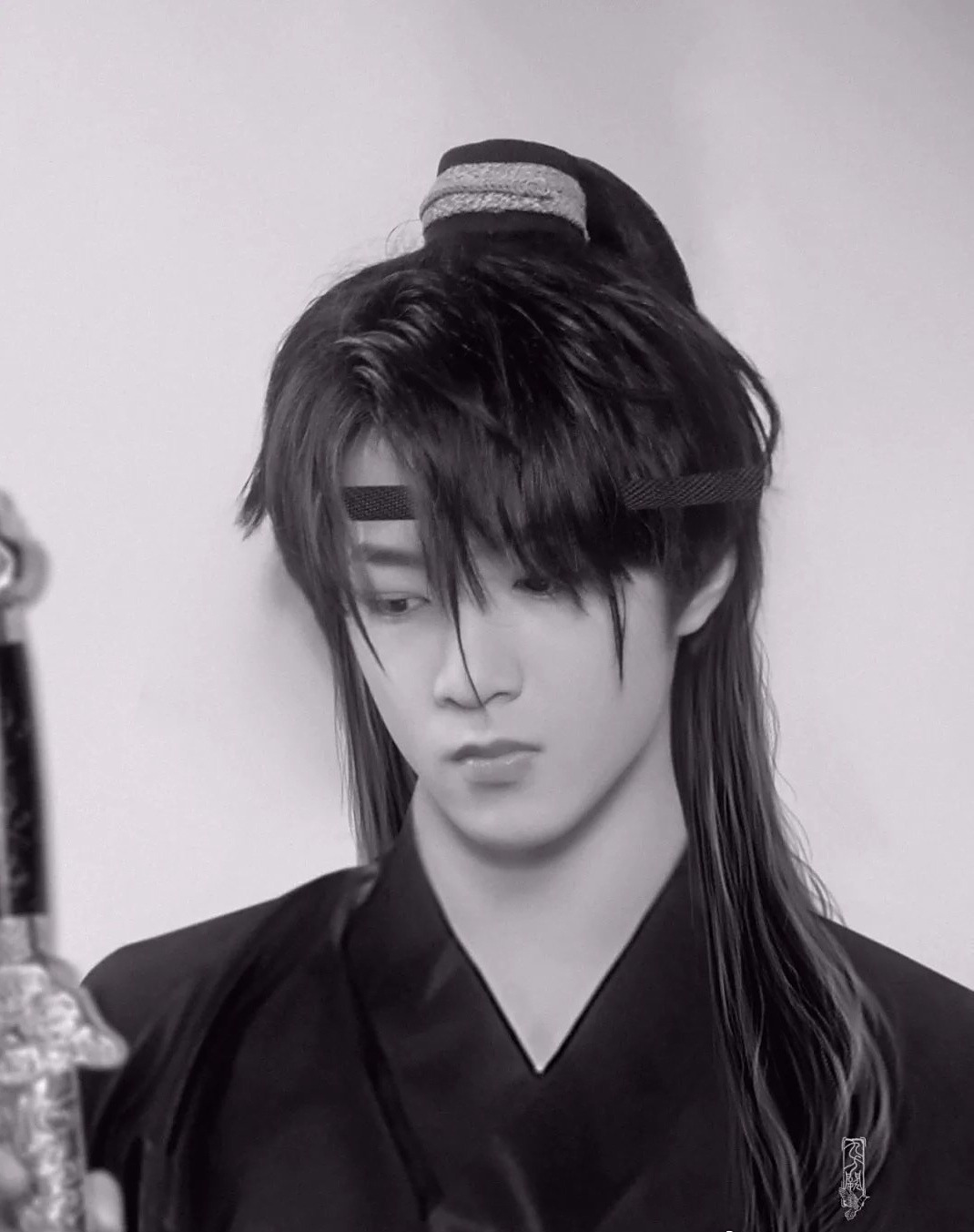 刘耀文的可塑性好强,穿上汉服像个小王爷,不演古装戏可惜了