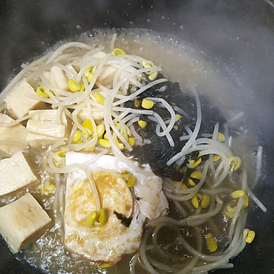 黄豆芽豆腐汤图片