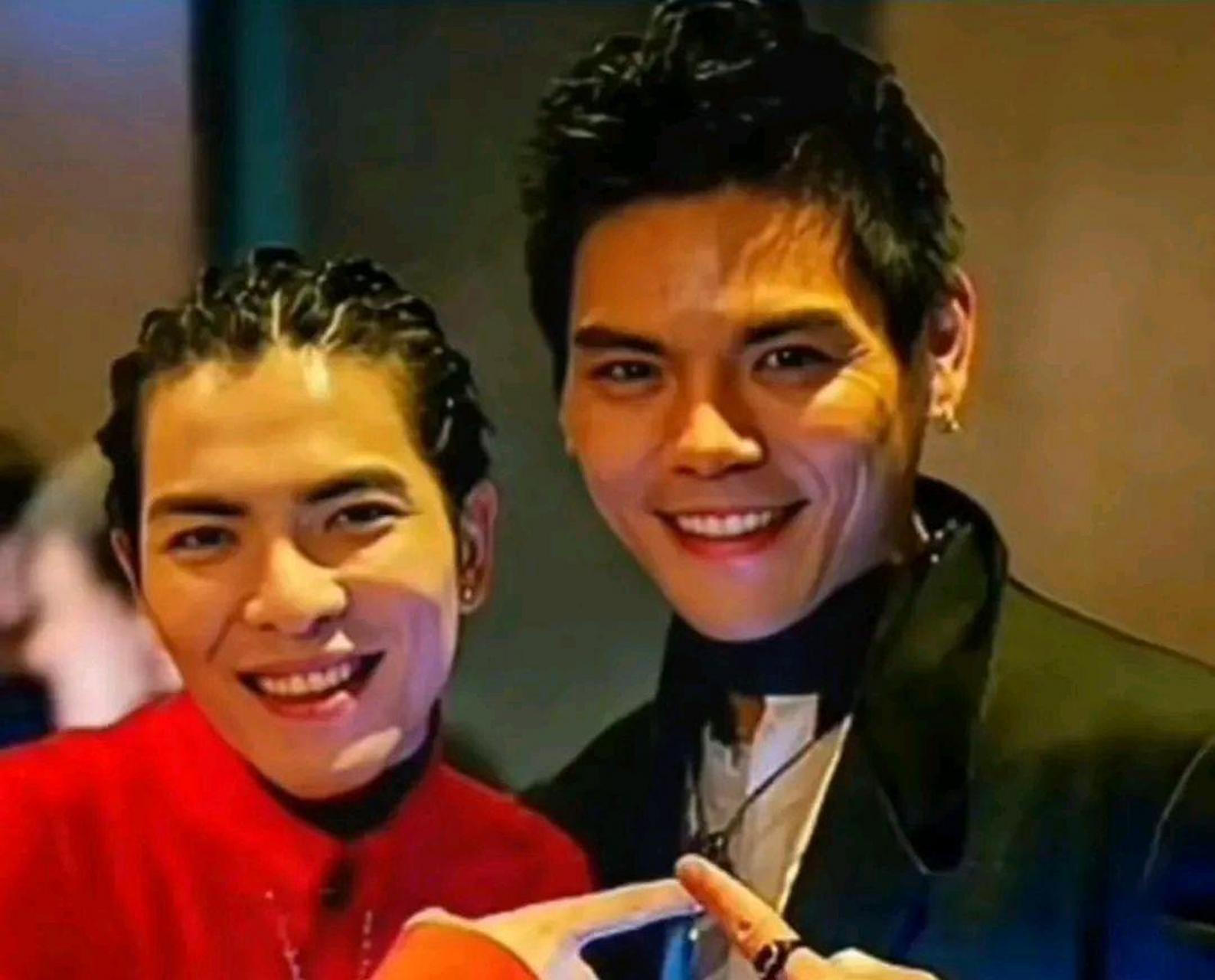 向佐和萧敬腾也太像了吧,傻傻分不清[捂脸]