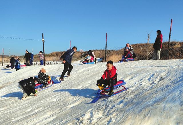 太原五龍國際滑雪場迎來客流高峰