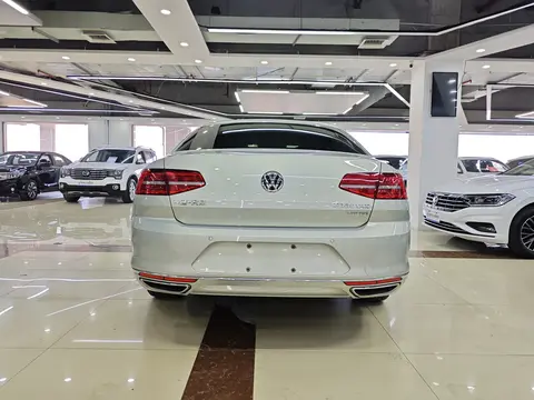 9万预算圆梦b级车,2019款大众迈腾,香槟金真的优雅吗?