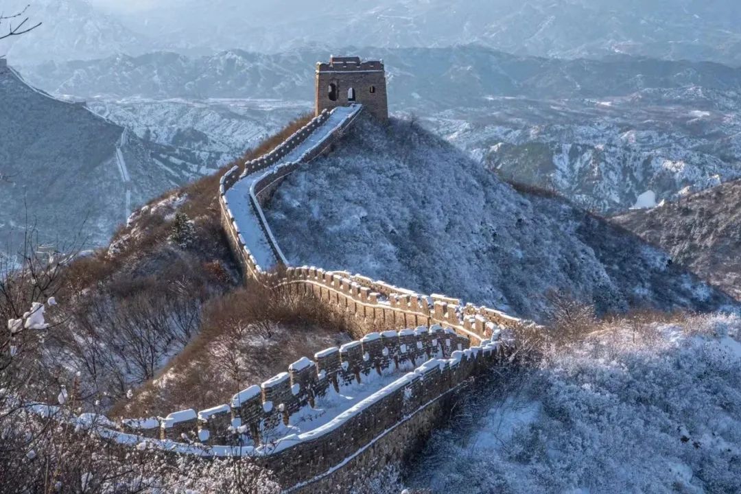 春季金山岭长城的美从一场春雪开始