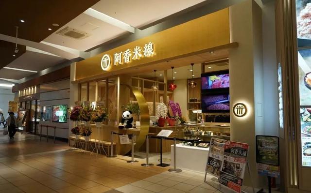 而在云南之外,一批米线品牌更是趁势崛起,如蒙自源过桥米线,阿香米线