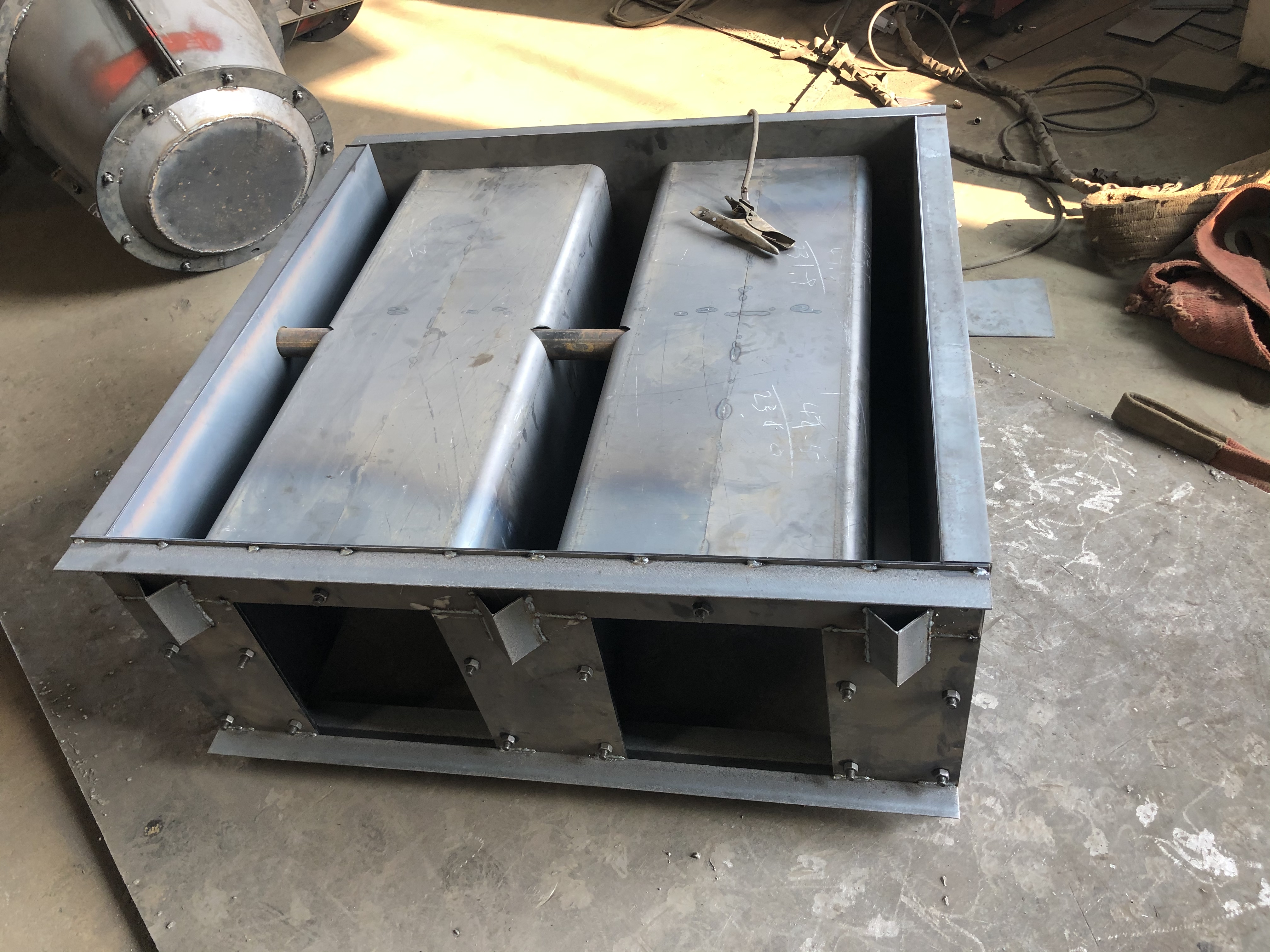 混凝土流水槽模具 拱形骨架护坡模具的特点