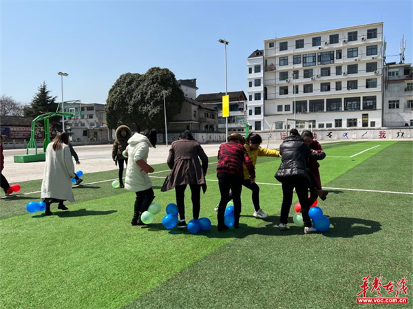 官地坪中学举行庆"幸福女神节"活动
