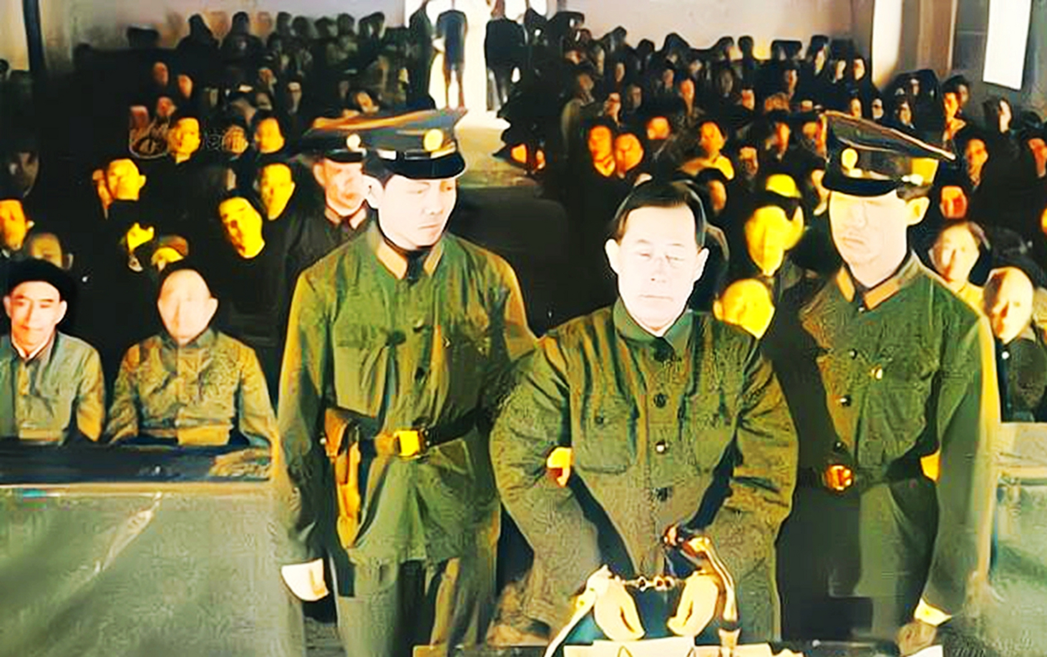 1983年,广东汕尾,贪污犯王仲被押上刑场执行死刑.