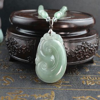 最适合女士戴的8种翡翠吊坠,你喜欢哪些?