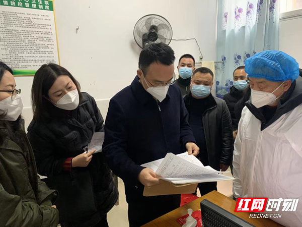 张家界市副市长万东实地督导疫情防控工作 筑牢基层防"疫"墙