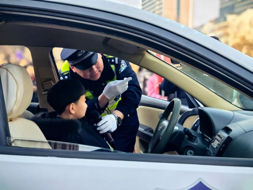 站好护学岗上好第一课邯郸交巡警全力护航开学季