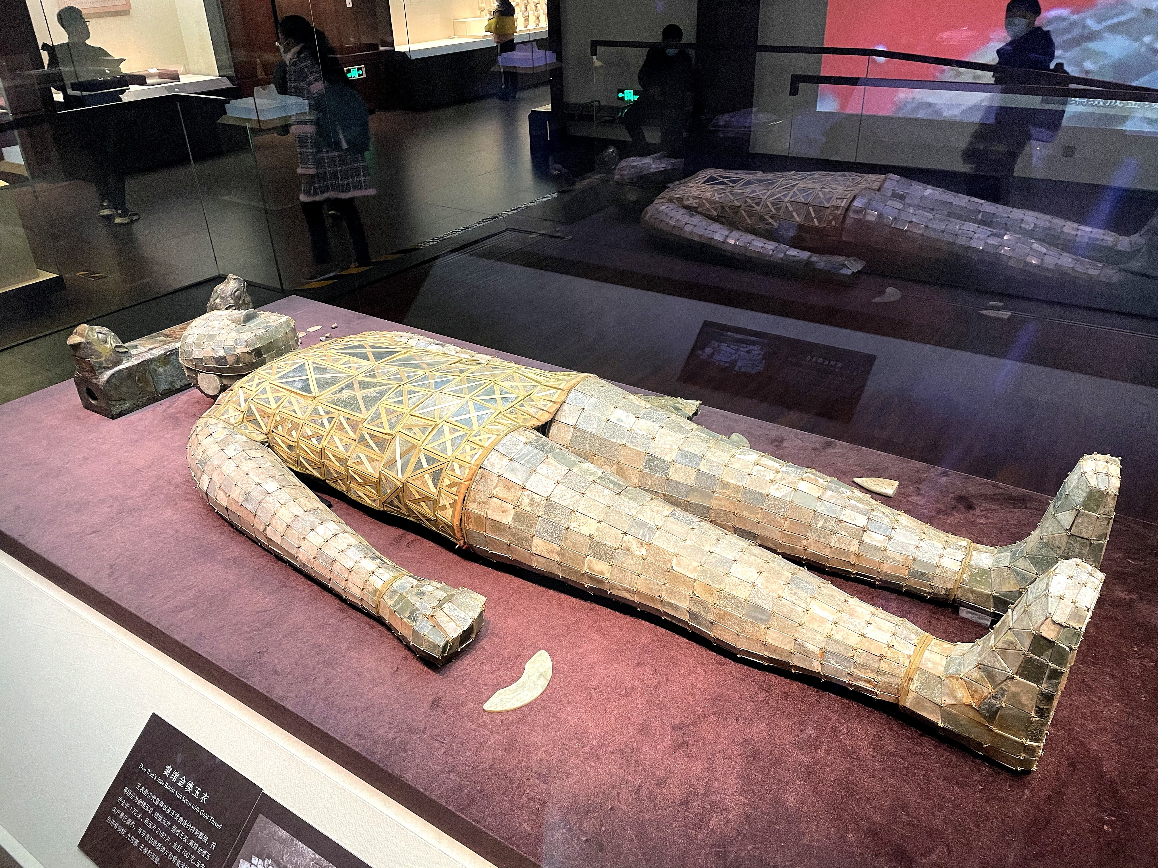 看见文物|大汉绝唱——金缕玉衣(汉代规格最高的丧葬殓服)