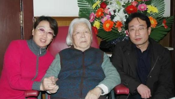 高岗夫人泣诉先夫辉煌一生