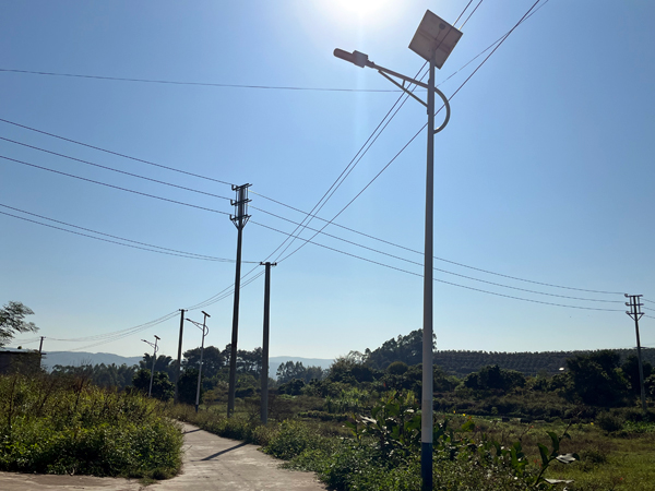 道路亮化暖民心,铺就乡村幸福路