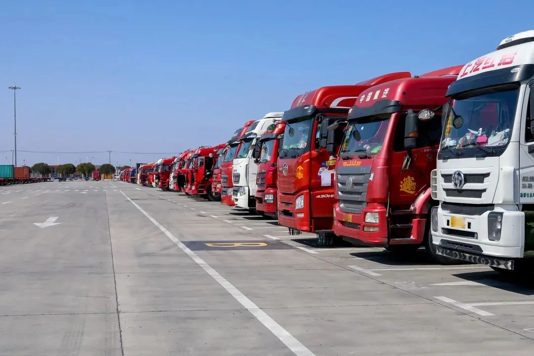 约690个集卡停车位!