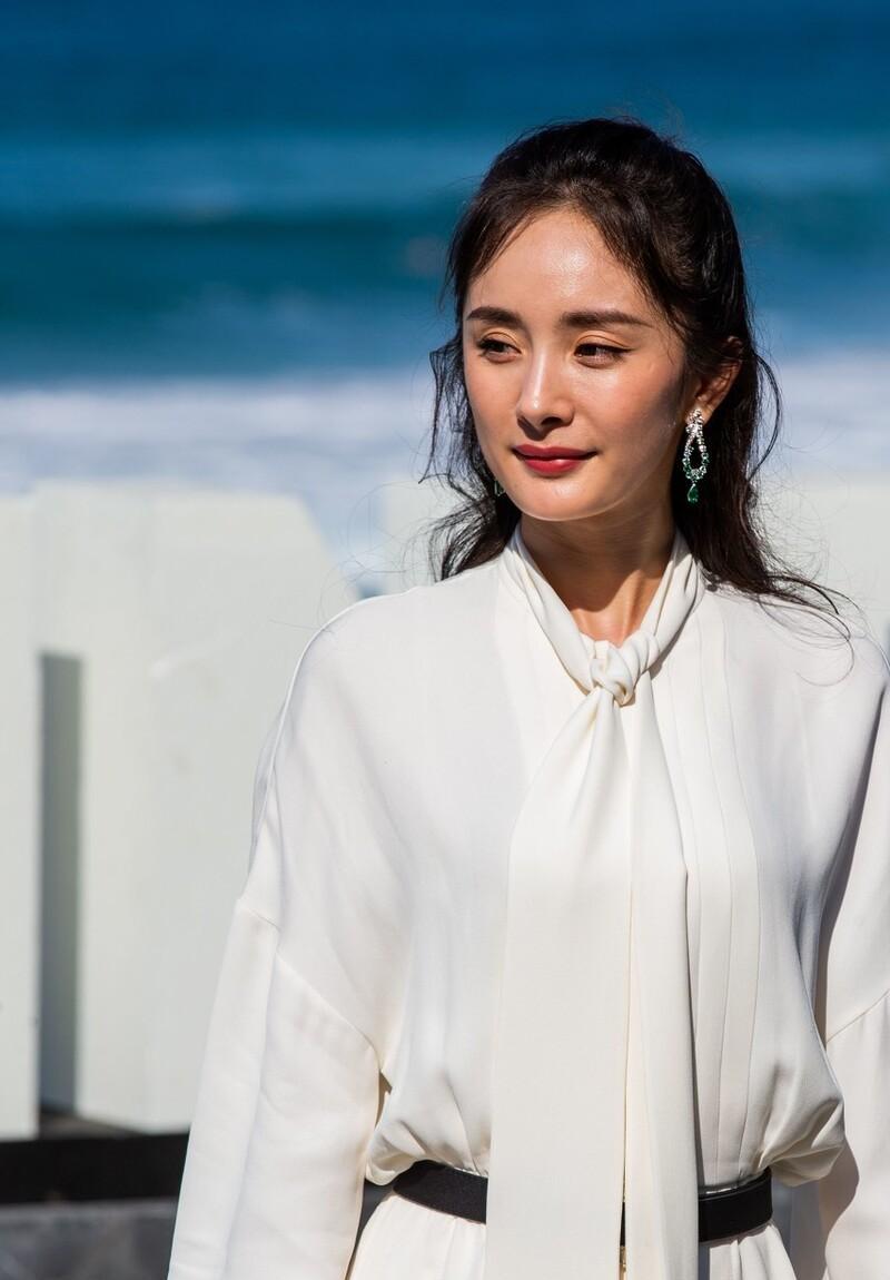 杨幂惊艳亮相cosmo美丽盛典