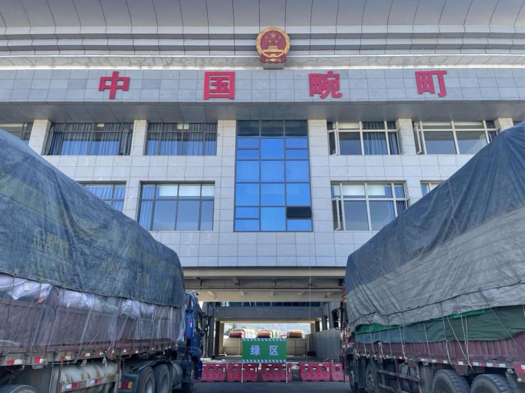 畹町芒满通道单日货运量破万吨