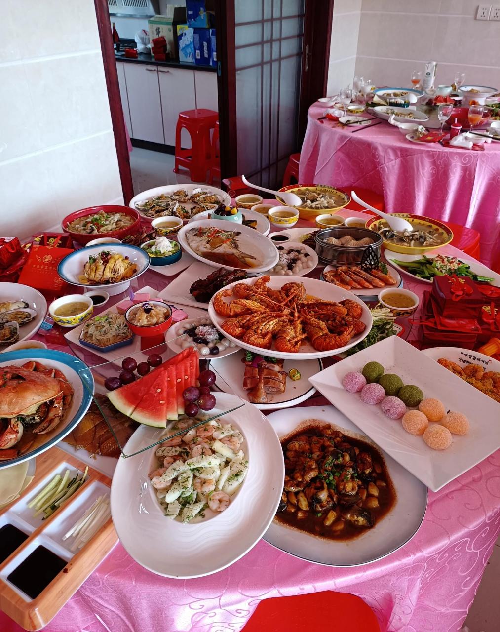 启东市婚宴上的菜,以海鲜为主,刚才发的是冷菜,看看有没有你喜欢的菜.