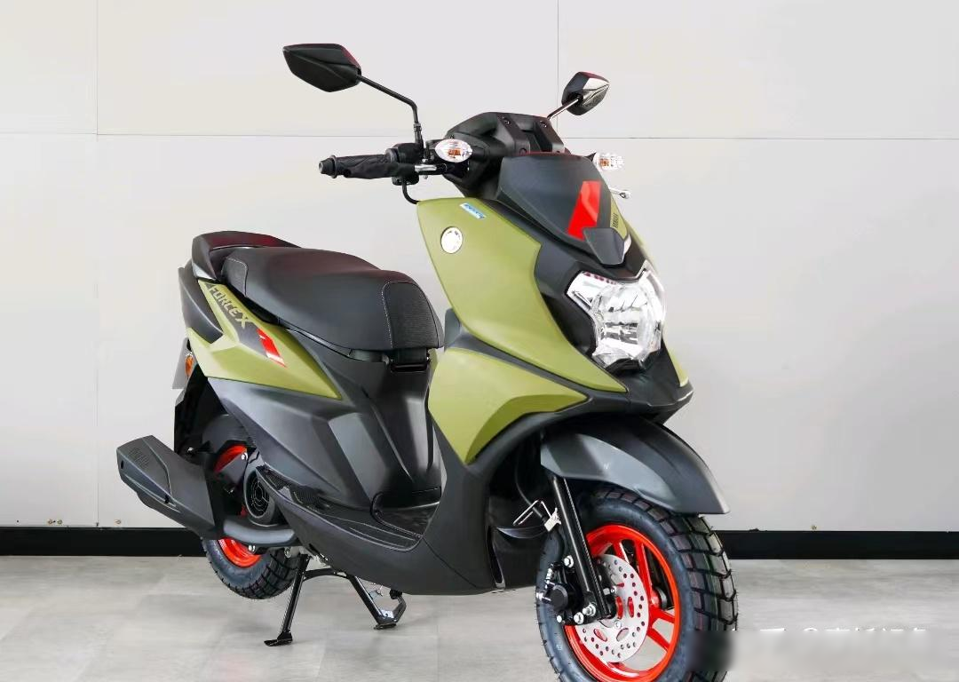 定价为8880元,它是一款合资品牌中性价比出众的125踏板车
