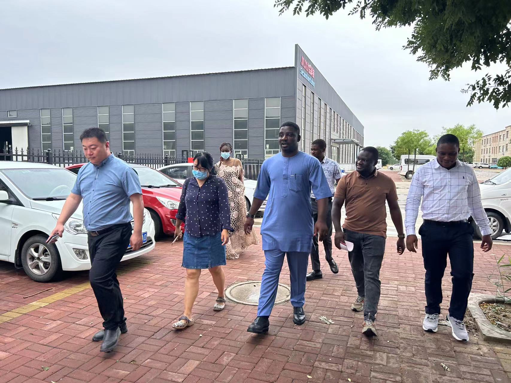 热烈欢迎国外客户来我公司进行实地参观考察洽谈业务