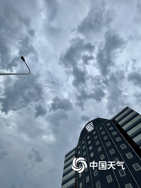 北京今日阴云密布 闷热天气暂时告一段落