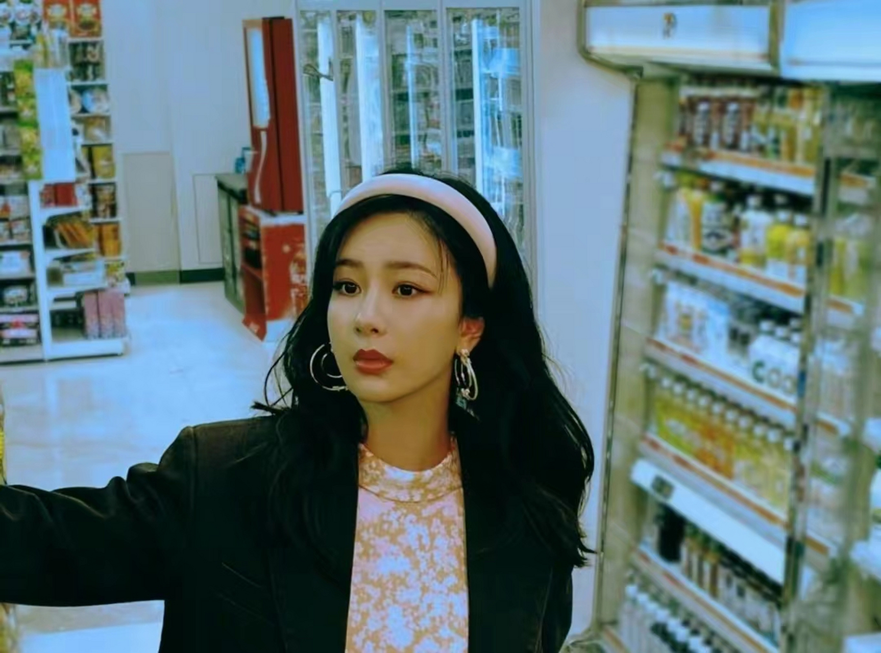 近日,杨紫的好闺蜜罗昱焜在朋友圈"控诉",她去杨紫家做客,对方在不知