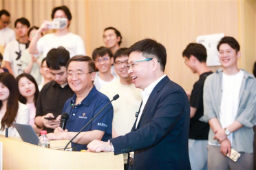 余承东在南方科技大学开课：已有2万余个鸿蒙原生应用和元服务上架