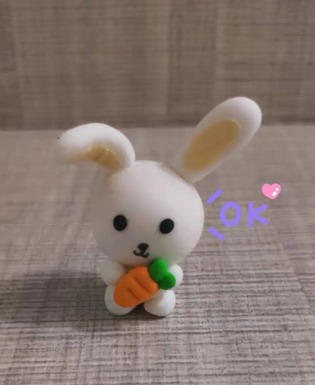 用彩泥制作可爱小白兔的详细步骤