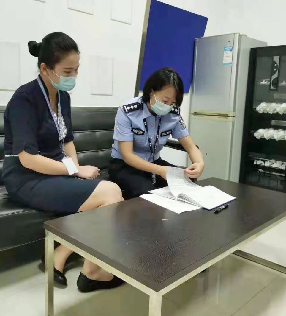 「祝福祖国守护平安」"空港警花",国庆假期不打烊!