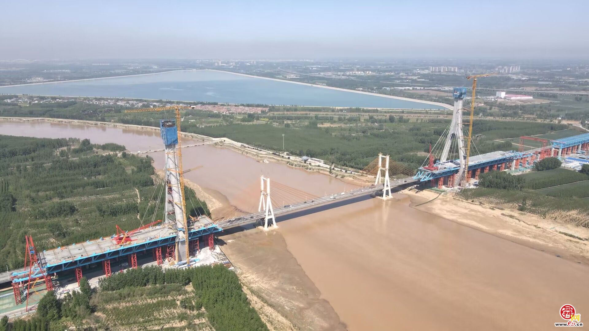 g104京岚线济南黄河公路大桥主桥主塔即将封顶