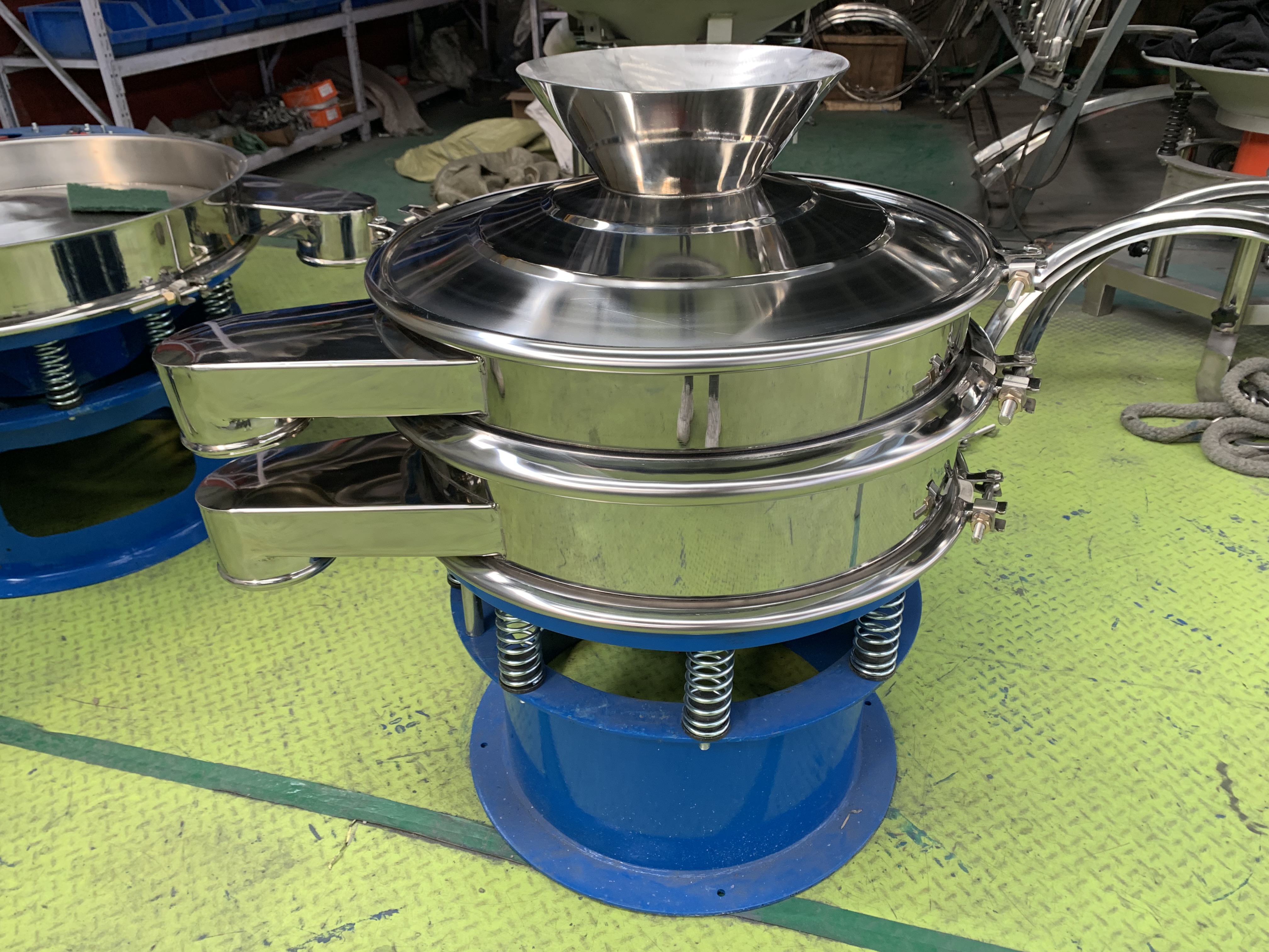 600直径旋振筛进料口加喇叭口,喇叭口300mm