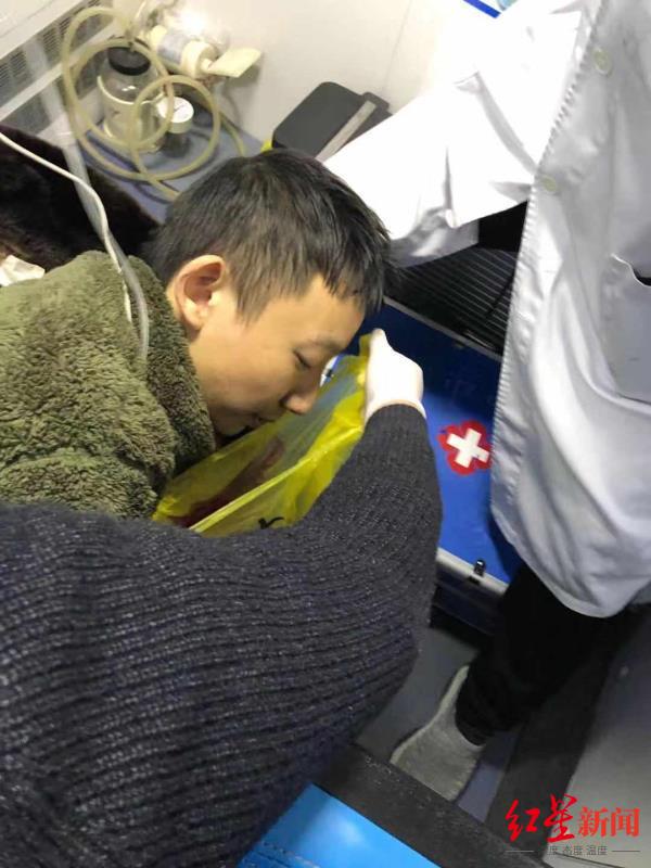 "错换人生28年"姚策已清醒仍未过危险期 吐血2000毫升声音虚弱,律师称