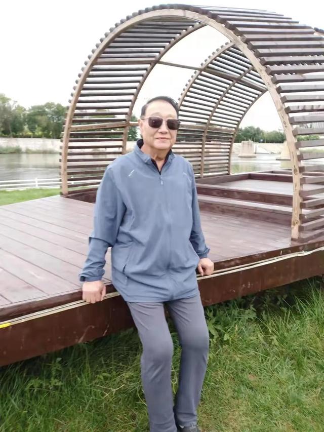 「今日作家」李雨生 ‖ 夕阳下的绽放——长虹公园"知青角"散记