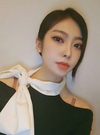 热辣网红到粉丝家喝蒙!粉a跟进室后"突传声响",粉b在门外大哭