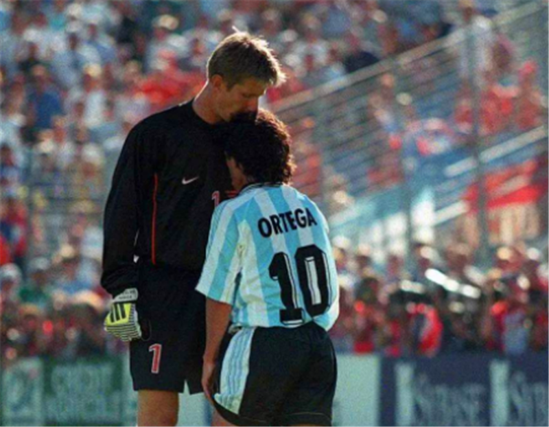 罗纳尔多的"双骄"往事:不止与齐祖一人齐名,98世界杯成分水岭