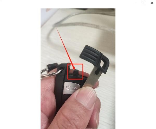 宝马5系列换遥控钥匙电池