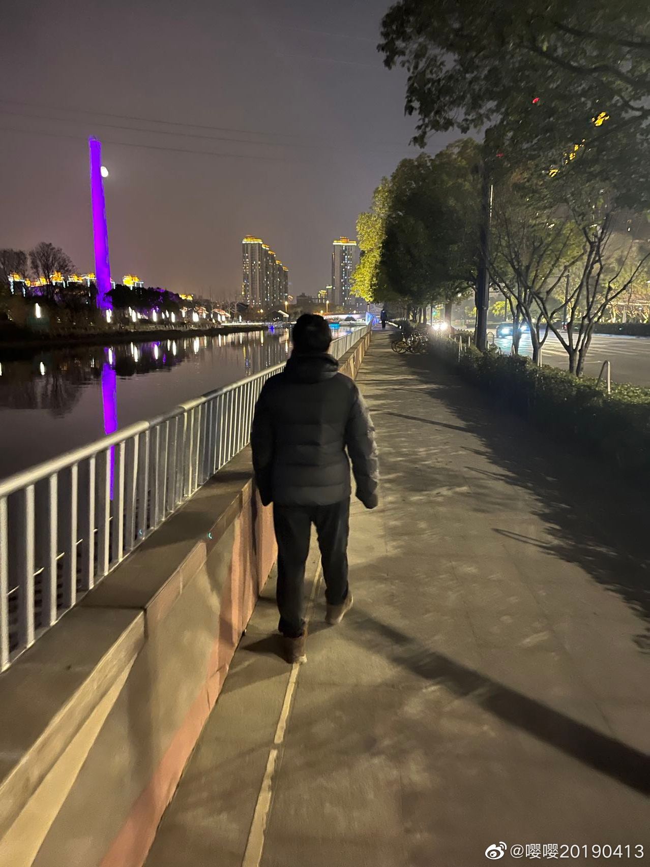 晚上在苏州河边,散步 上海·苏州河景观步廊