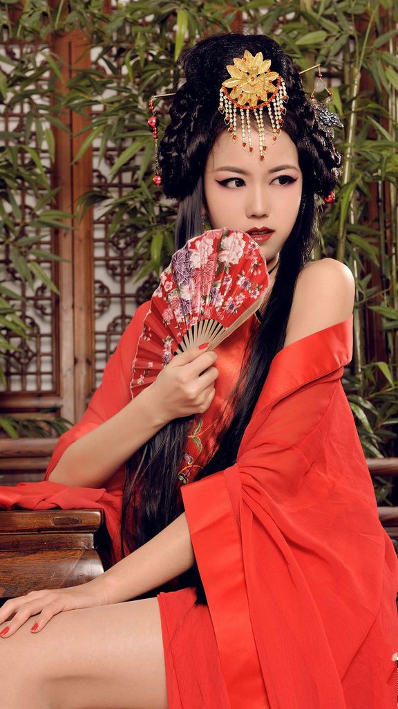 《纨绔世子妃》纨绔少女对上少年世子,天圣皇朝幡然巨变